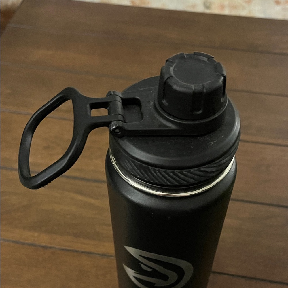 Lululemon x Atlanta Hawks Black Water Bottle - Picture 3 of 3